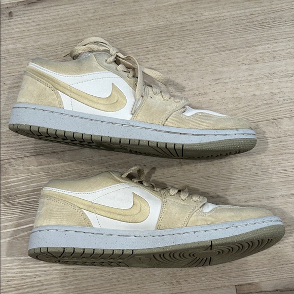 Air Jordan 1 Low "Team Gold/Sail" Women’s Sneaker Size 8.5 - Picture 6 of 8
